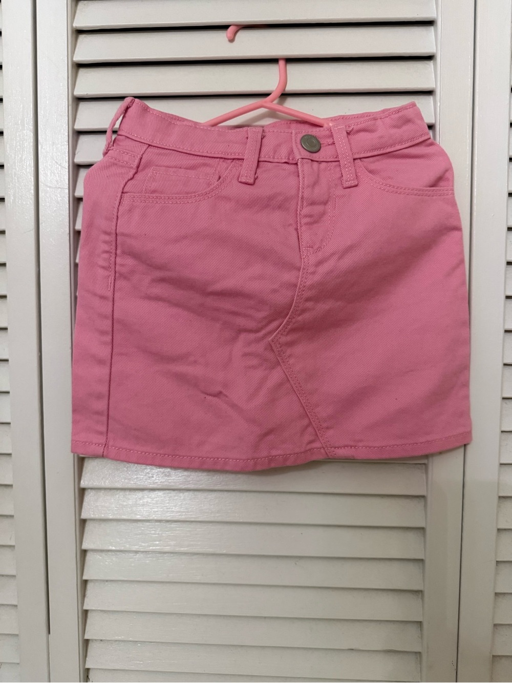 Old Navy Pink Girls' Denim-Style Skirt. Size 4T